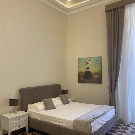 Domus Iole Appartamento Nel Centro Storico Катания Экстерьер фото