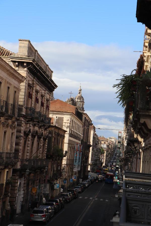 Domus Iole Appartamento Nel Centro Storico Катания Экстерьер фото